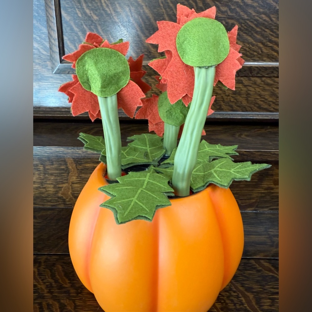 Hyde & EEK Animated Pumpkin Dancing Singing Venus Flytrap Vines Halloween Decor - Picture 10 of 17